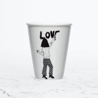 Tasse en porcelaine blanche Love par Helen B.