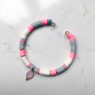 Bracelet jonc Sibylle M. en laiton doré avec perles Heishi et perle de verre rose